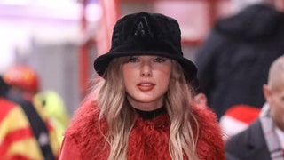 KANSAS CITY MO  DECEMBER 21 Taylor Swift arrives at the stadium before an NFL game between the Houston Texans and Kansas...