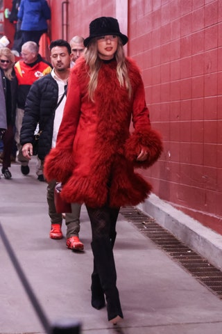 Taylor Swift arrives at the Houston Texans and Kansas City Chiefs NFL game